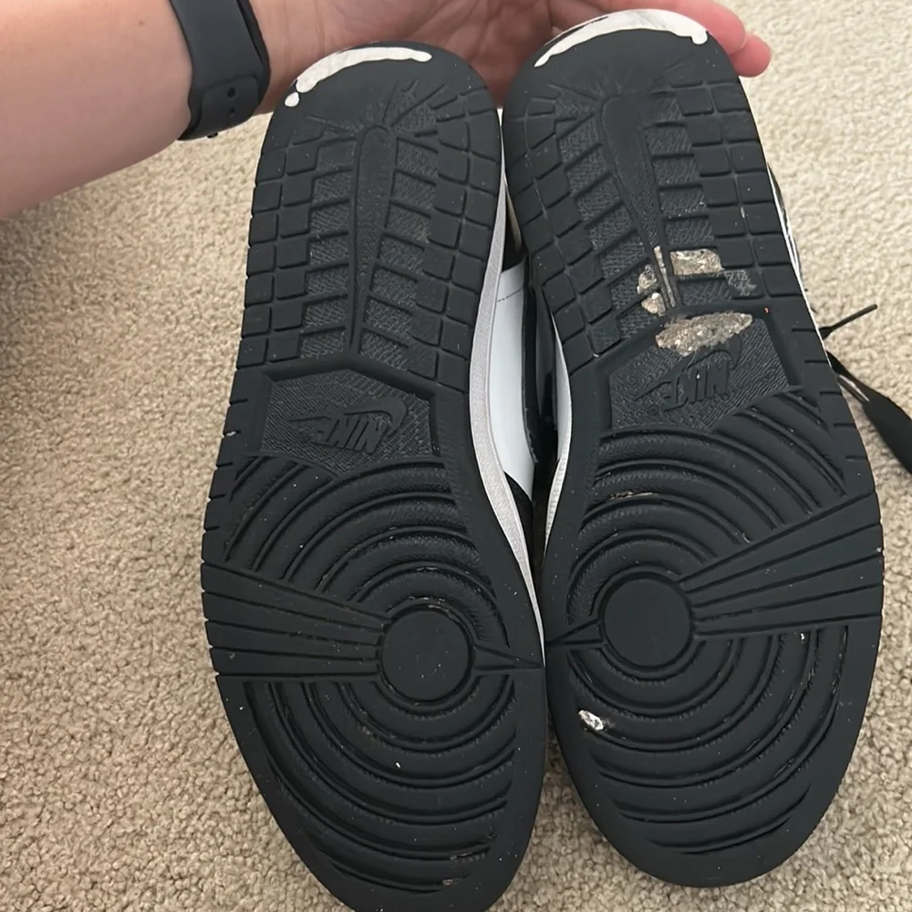 Black and white Jordan 1 - Picture 5 of 5